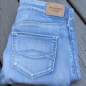 Size 2 Abercrombie & Fitch Regular Skinny Jeans ❤️